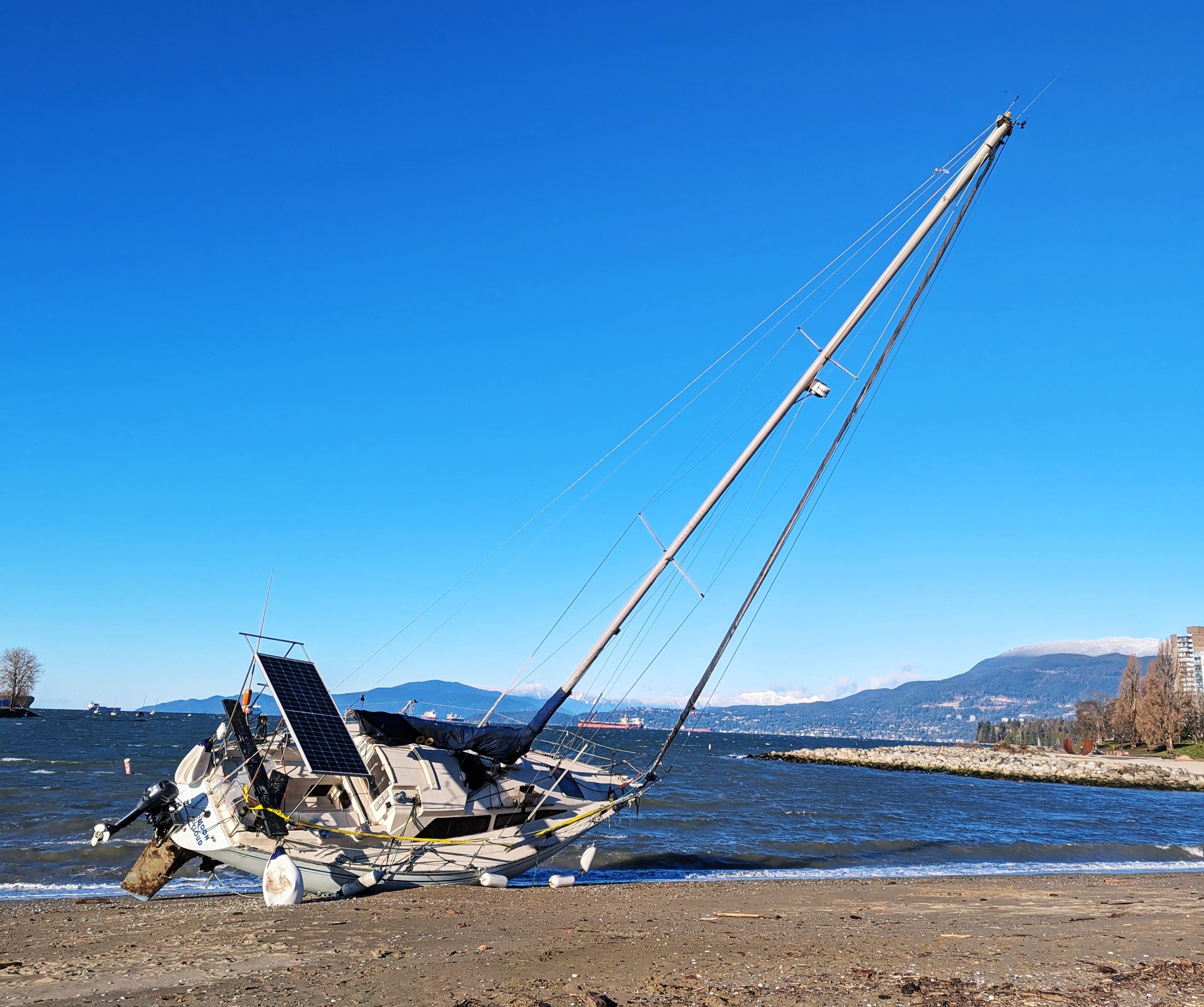 Boat_on_Beach.jpg/