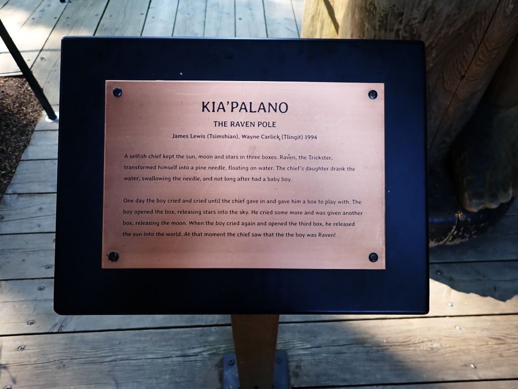 Capilano Raven Pole02.jpg