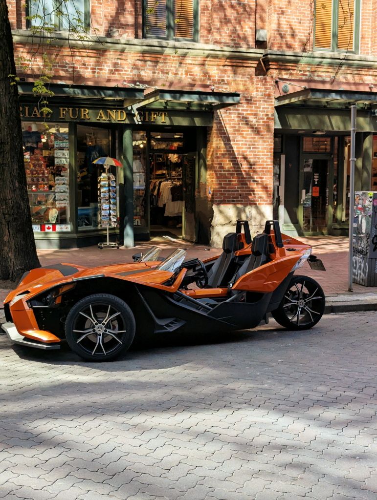 Futuristic Vehicle01.jpg