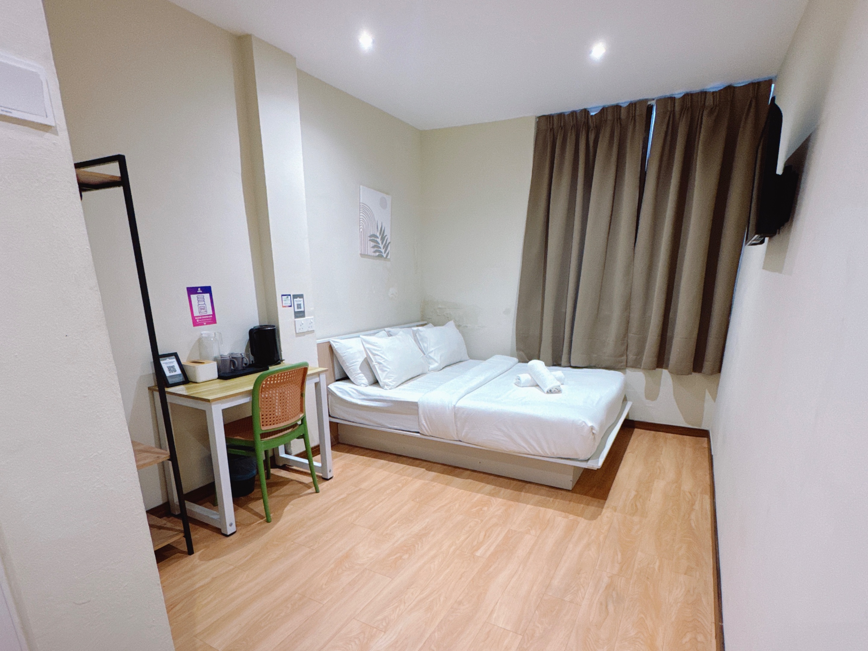 Deluxe Queen Room