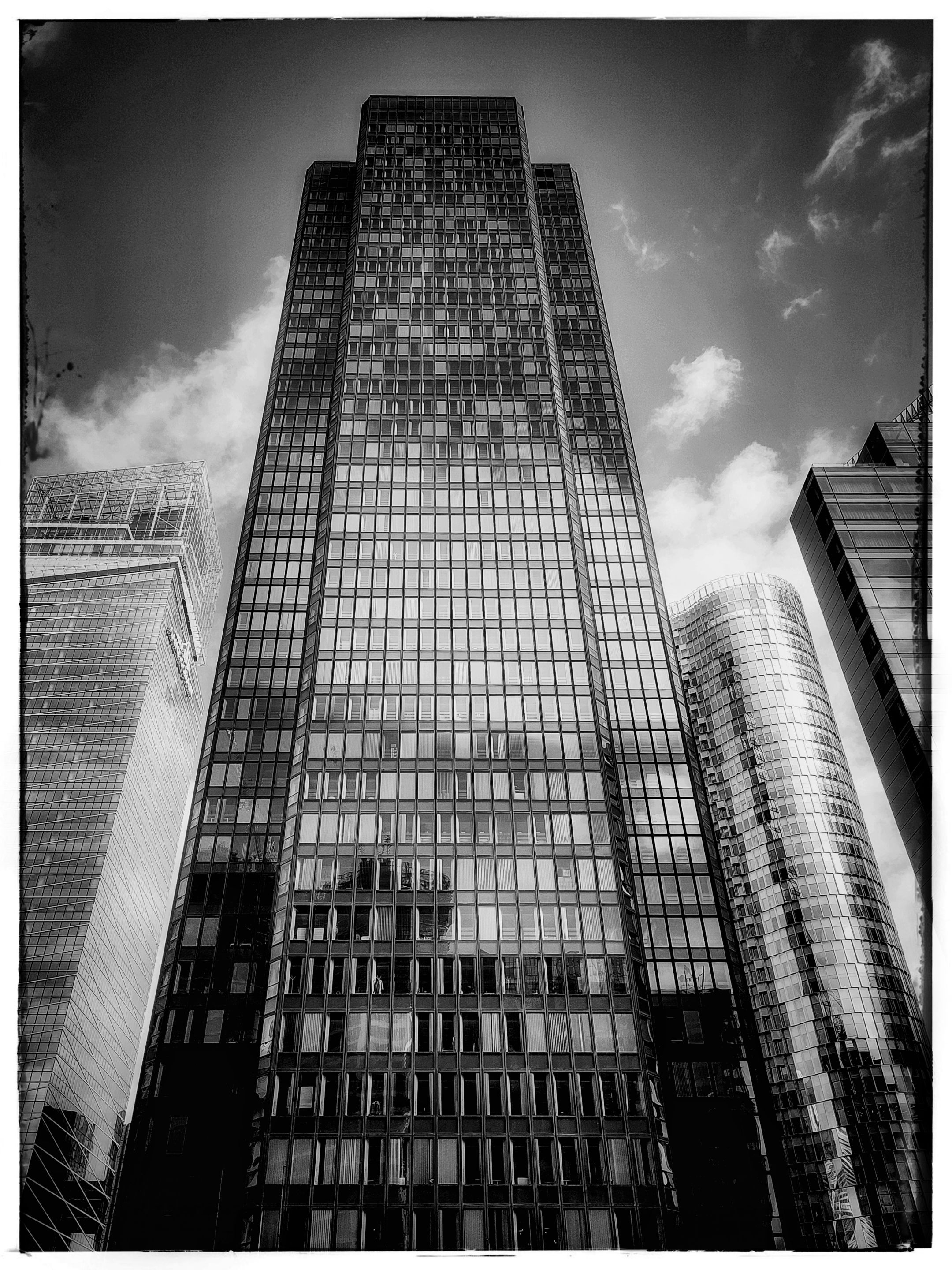 pm4_Frankreich La Défense 1759992756137 (1).jpg