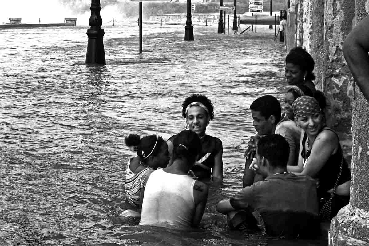Contra viento y marea.jpg