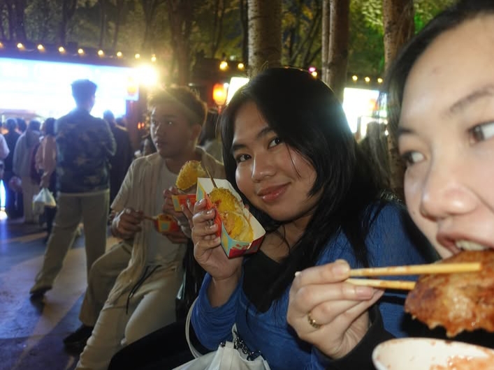 eat. eat. eat.