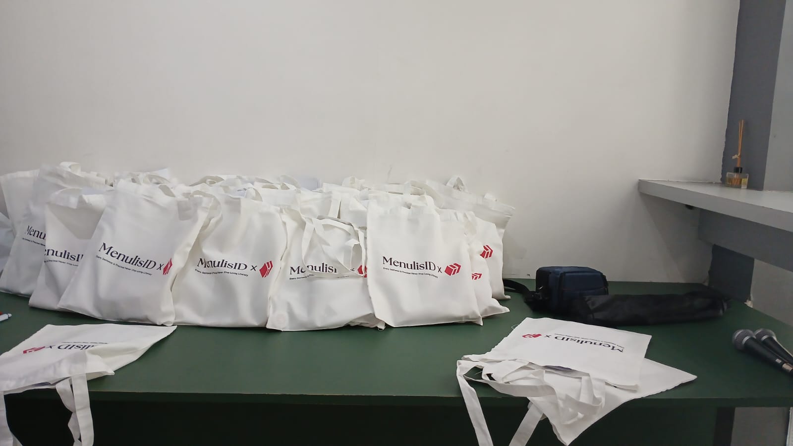 the totebag that's filled with merchandise 