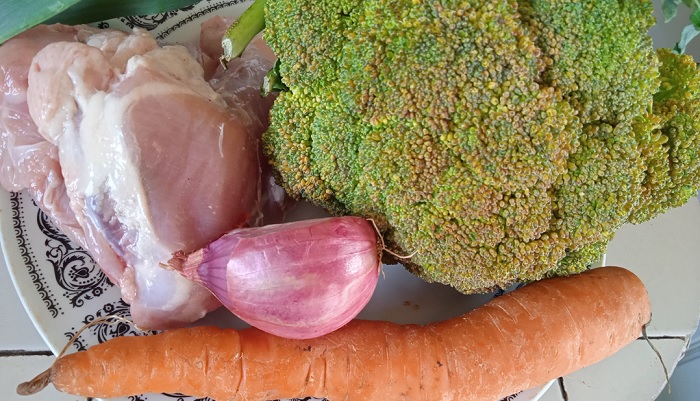 Ingredientes Pollo con Brocolis.jpg
