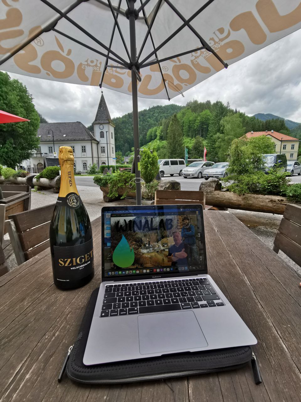 co-working in nasswald outdoor garden raxkönig.jpg