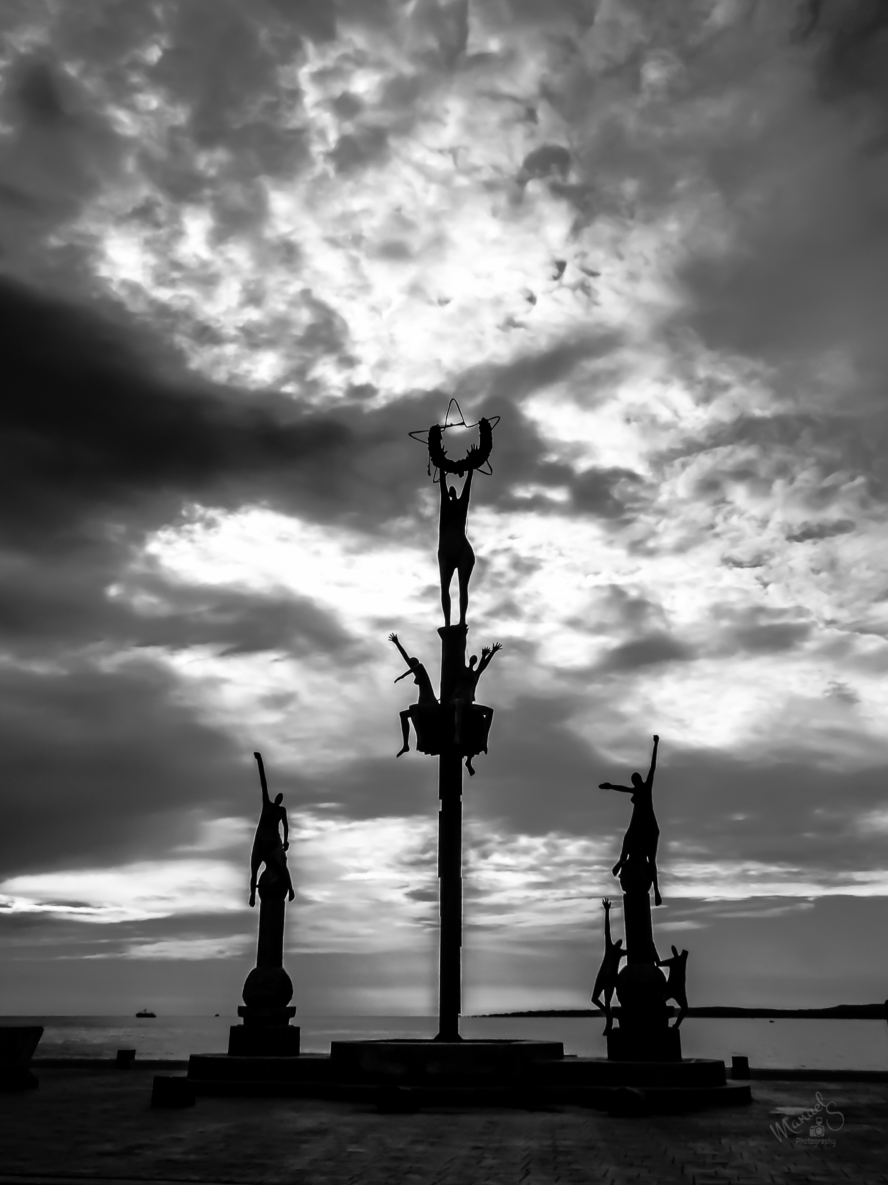 monumento monomad.JPG