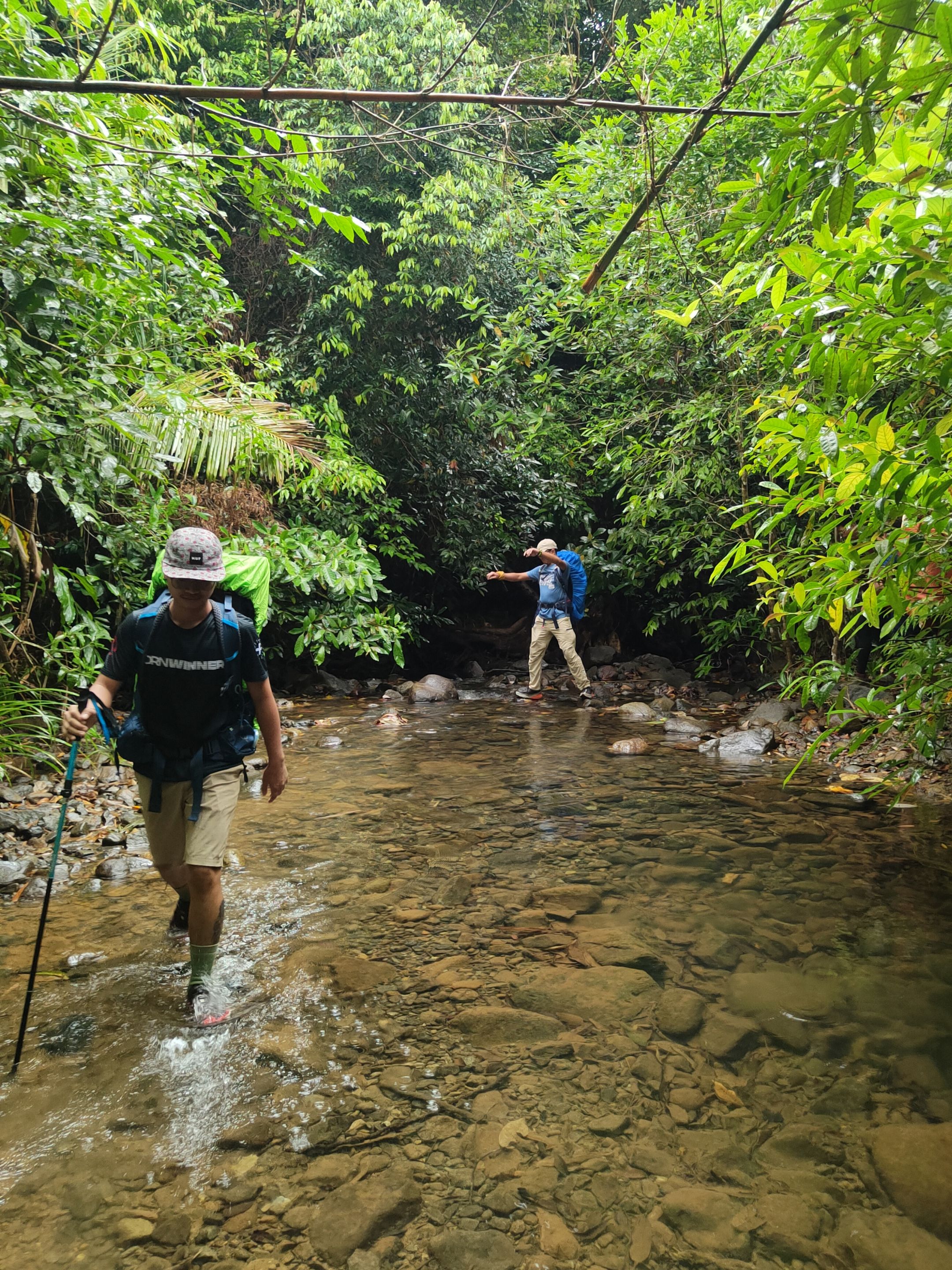 Exhibit A: Johnrel unbothered getting wet | Exhibit B: Doc Abel trying to balance on top of the stones