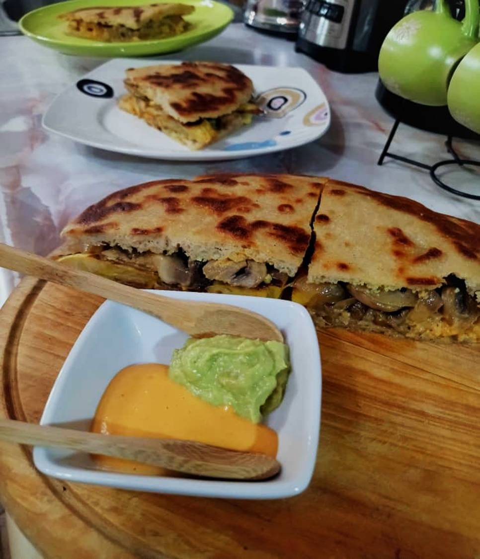 Healthy Avocado Mayonnaise and Red Bell Pepper Sauce x a Big Mushroom Sandwich