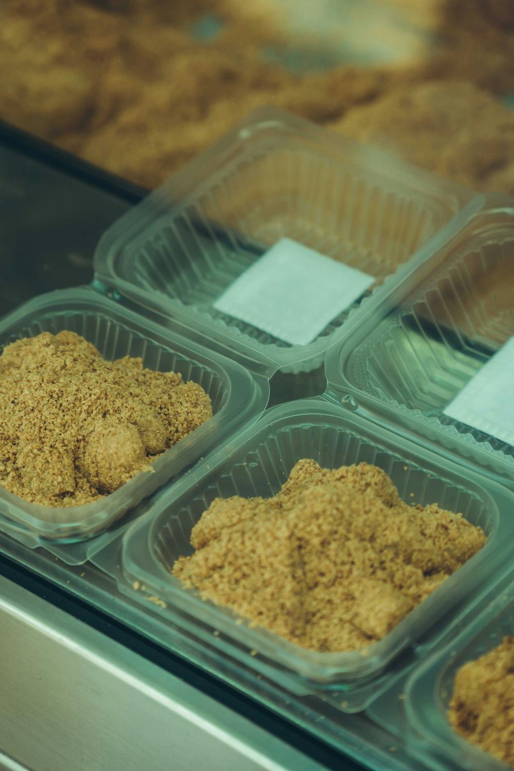 free-photo-of-food-in-boxes-in-store.jpeg