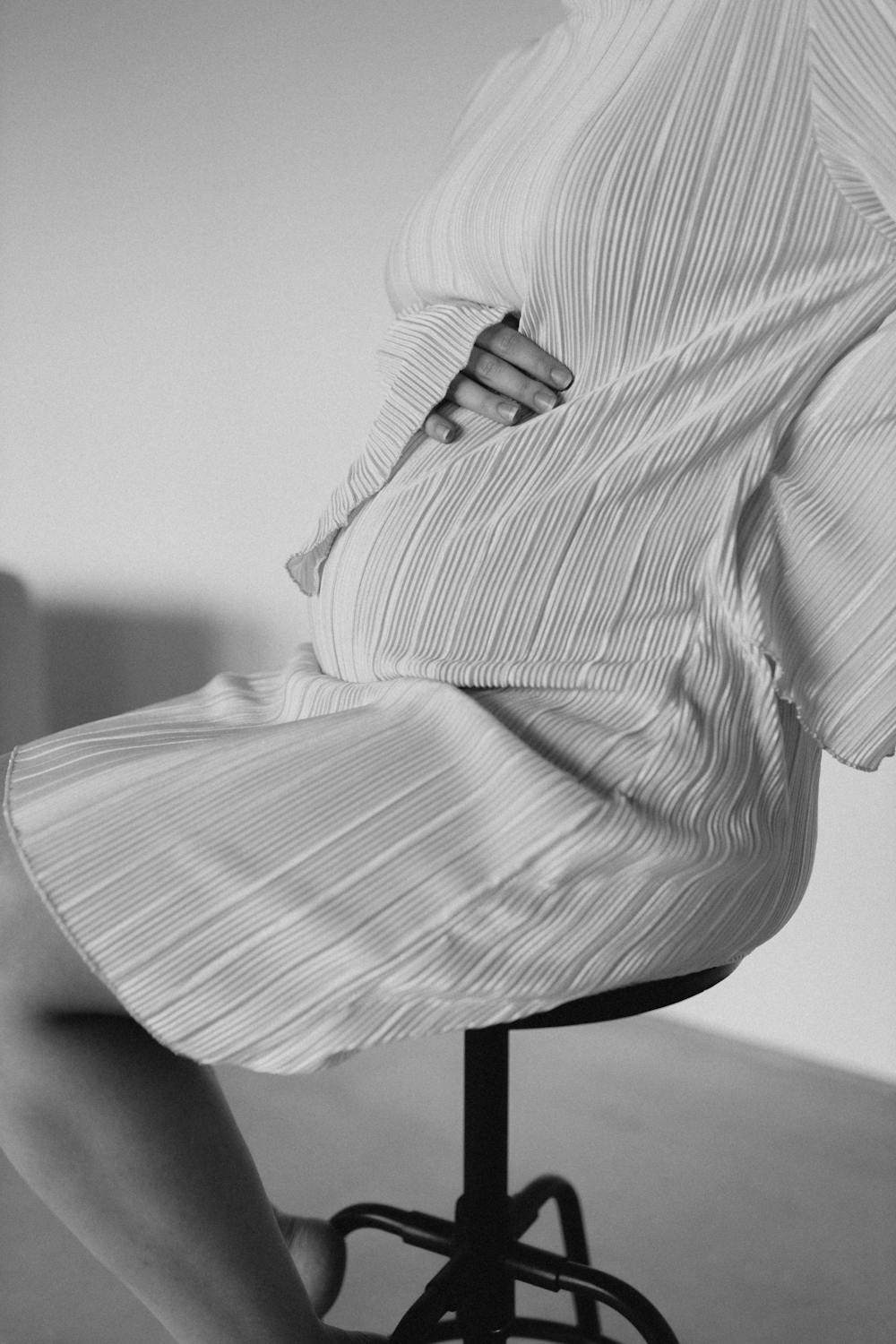 free-photo-of-black-and-white-portrait-of-a-pregnant-woman.jpeg