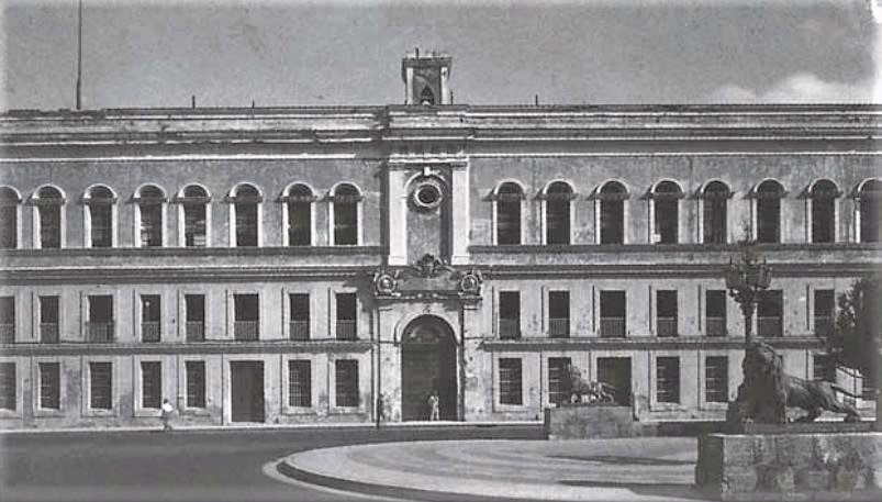 2a Carcel-de-Tacon-fachada-al-Paseo-del-Prado-se-observan-los-leones-en-primera-plana..jpg