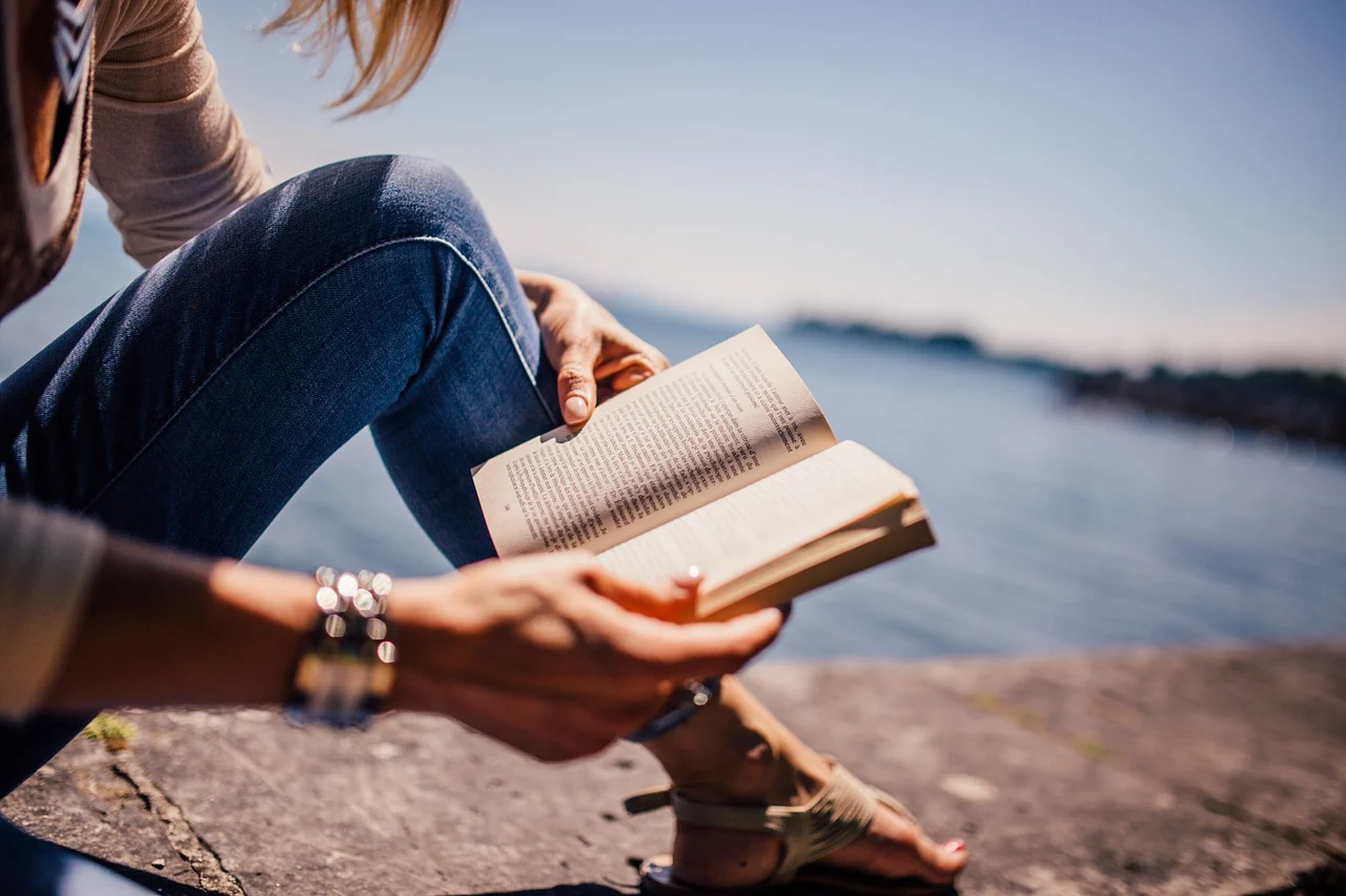 reading-925589_1280.webp