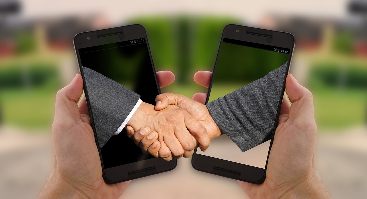 shaking-hands-3464041_1280.jpg