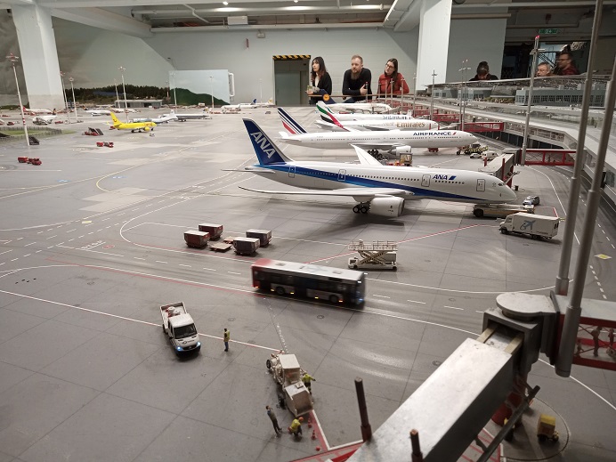 flughafen rein rausjpg.jpg