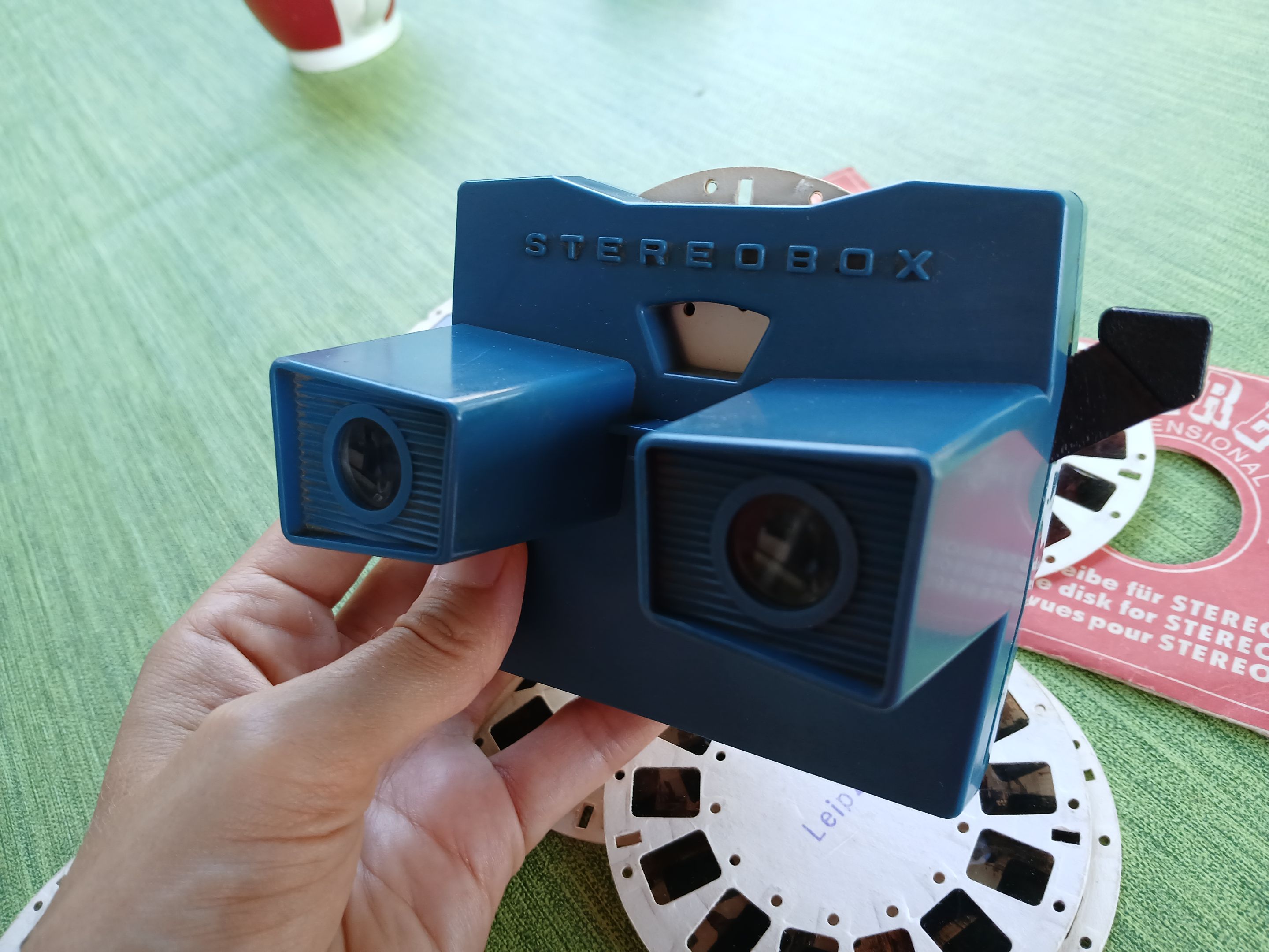 Stereobox, a blue mysterious device