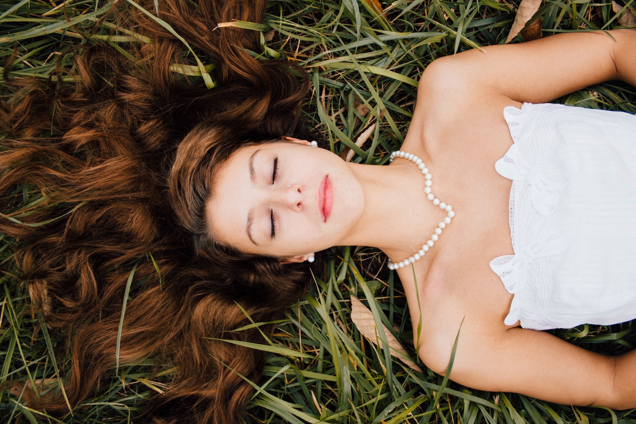 hand-grass-person-girl-woman-hair-26541-pxhere.com.jpg