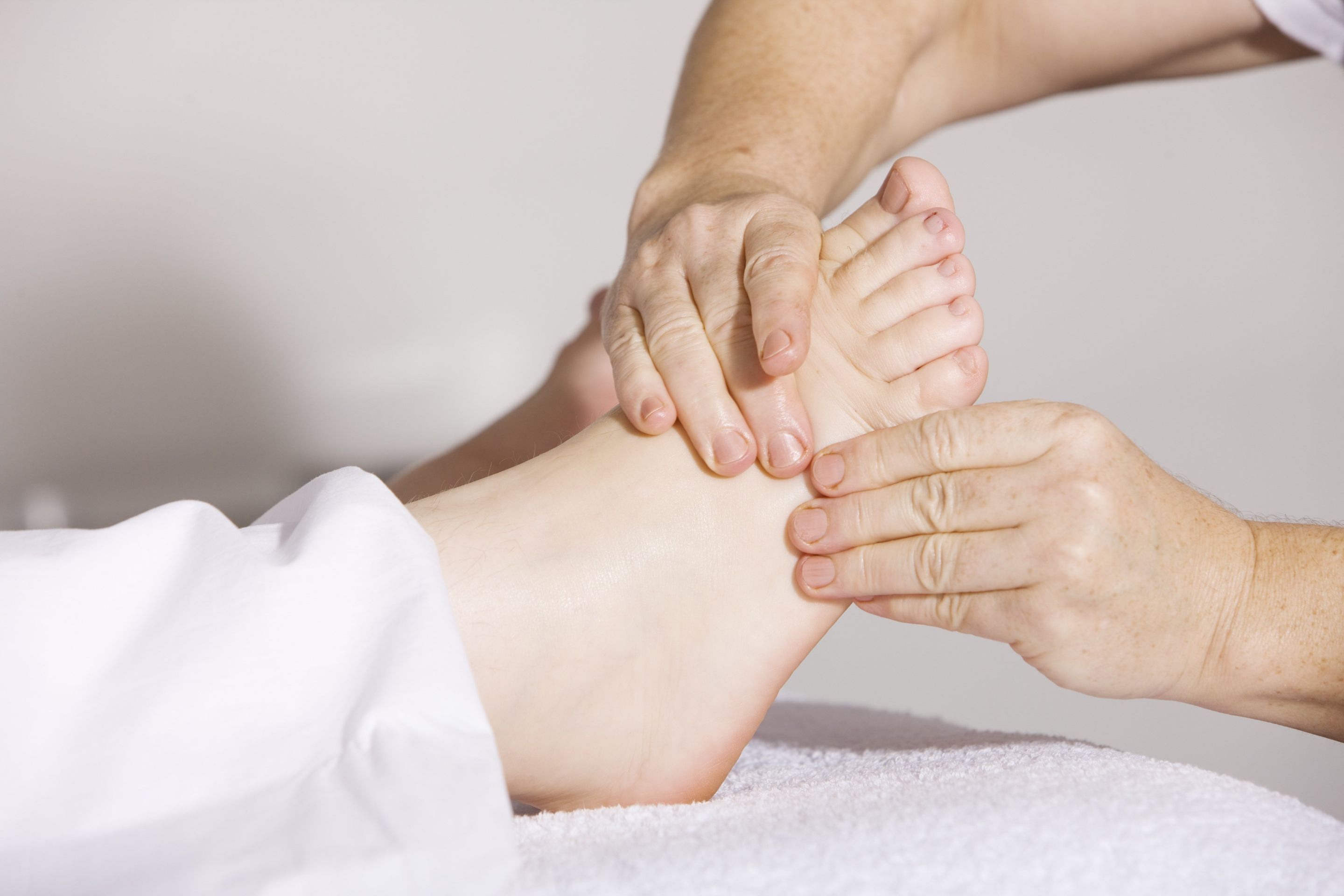 physiotherapy-2133286.jpg