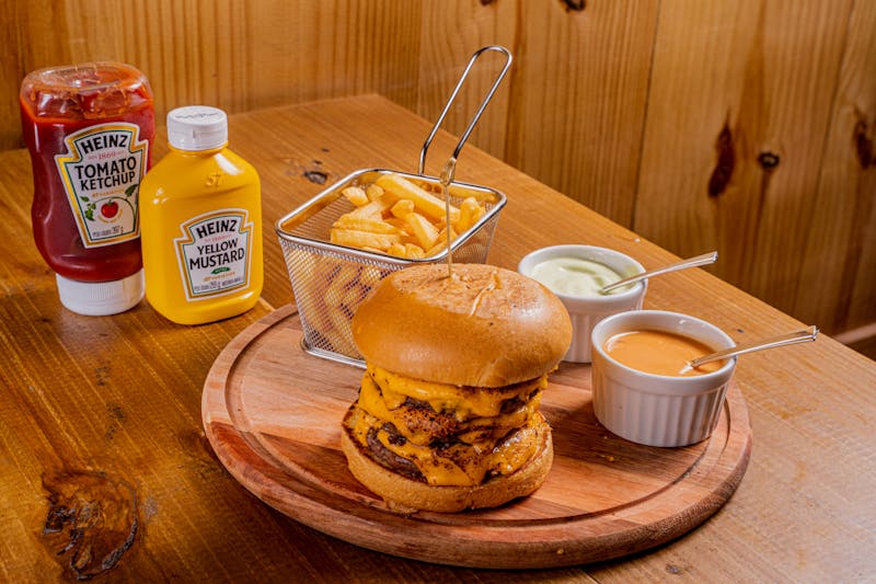 free-photo-of-cheeseburger-and-chips-on-a-wooden-tray.jpeg