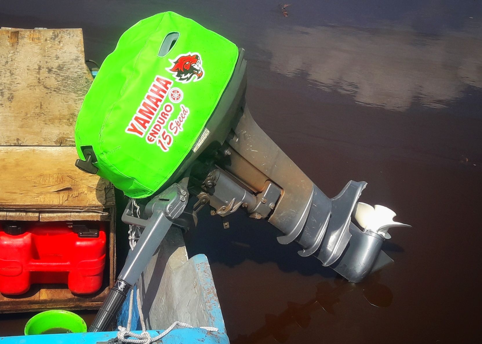 Understand the Difference Between 2 Stroke and 4 Stroke Outboard Engines