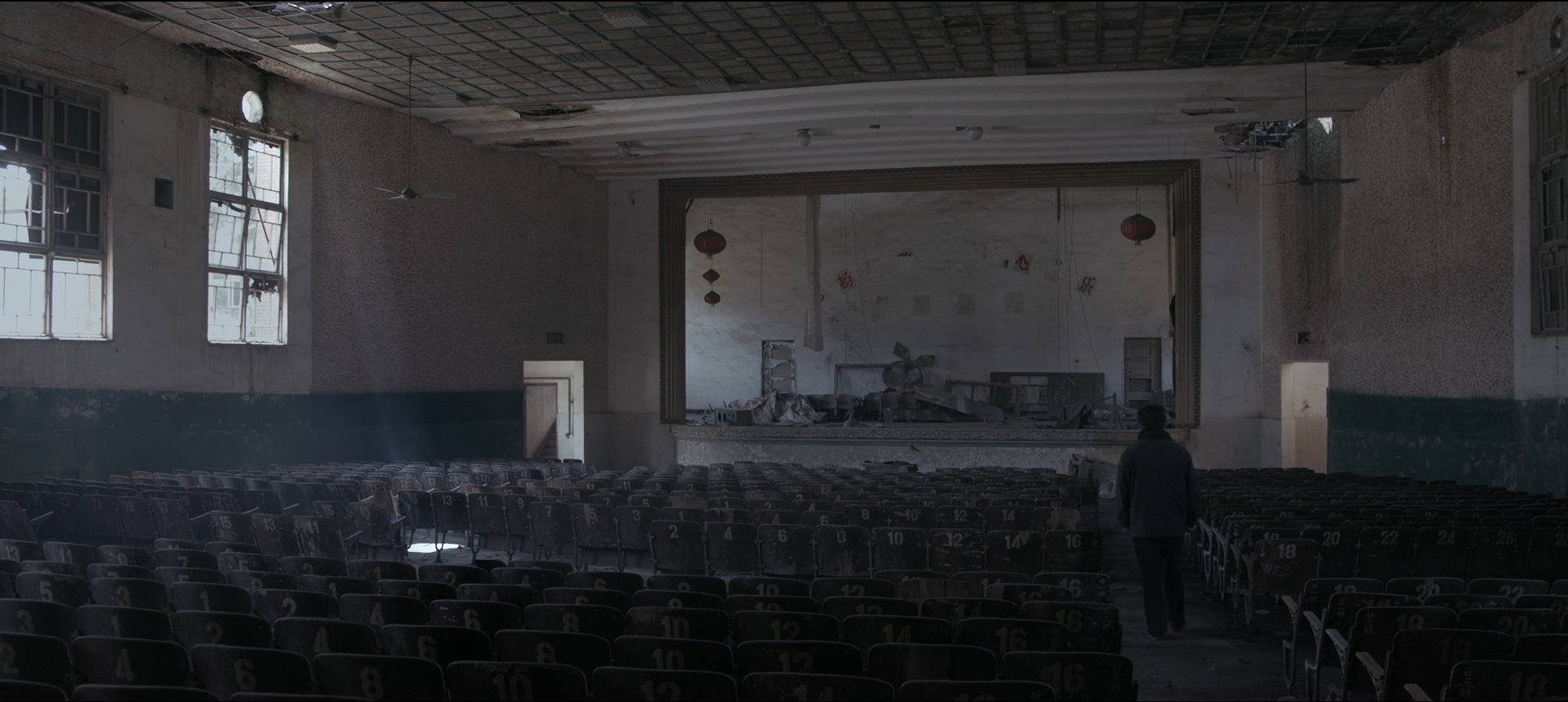 The.Looming.Storm.2017.CHINESE.1080p.BluRay.H264.AAC-VXT-0002.png