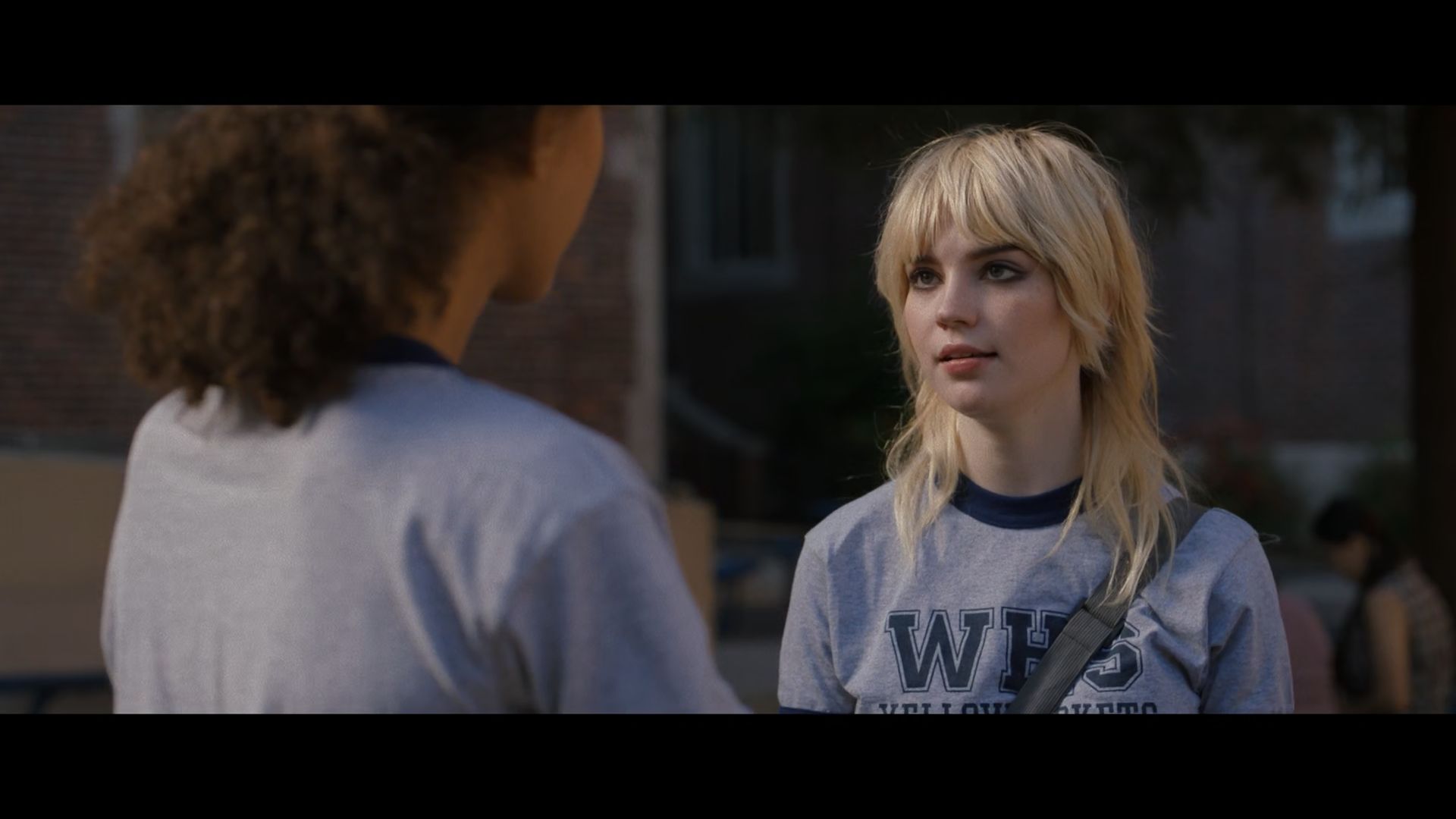 Yellowjackets S01E01 Pilot 1080p AMZN WEB-DL DDP5 1 H 264-NTb-0001.png