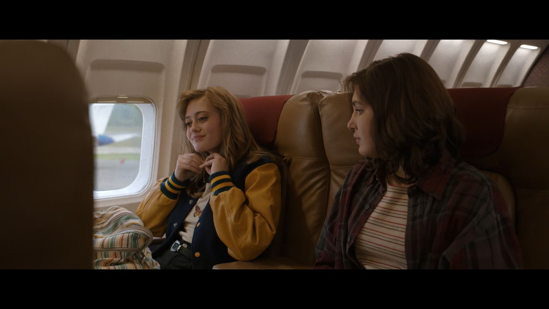 Yellowjackets S01E01 Pilot 1080p AMZN WEB-DL DDP5 1 H 264-NTb-0002.png
