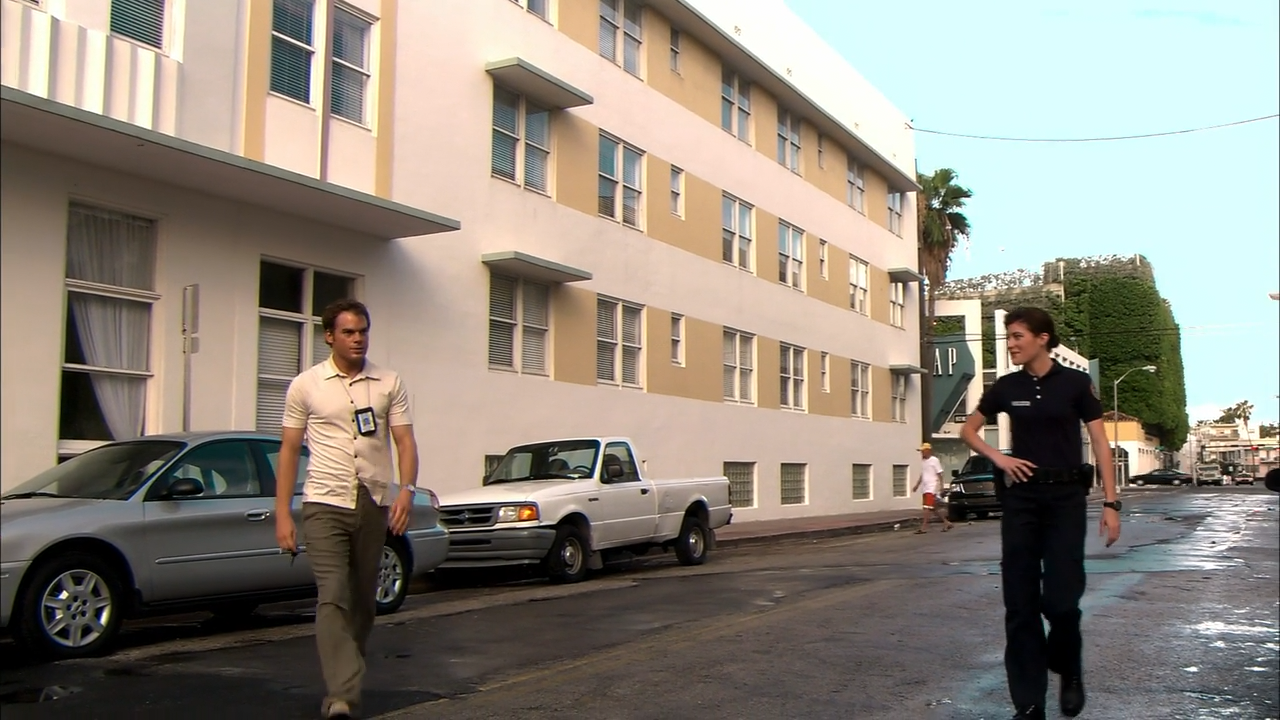 Dexter S01E02 Crocodile-0001.png