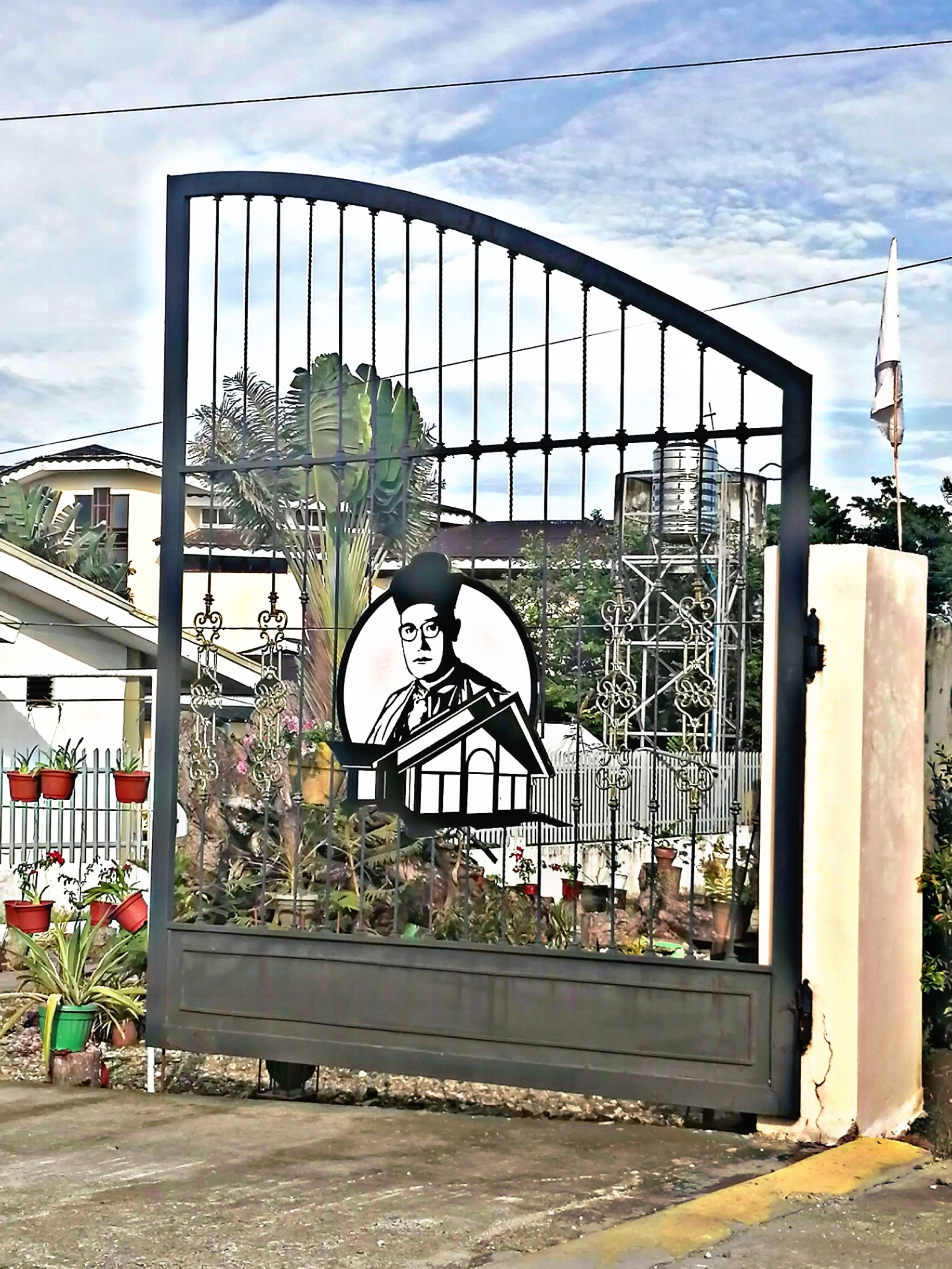 PicsArt_04-19-05.43.23.jpg