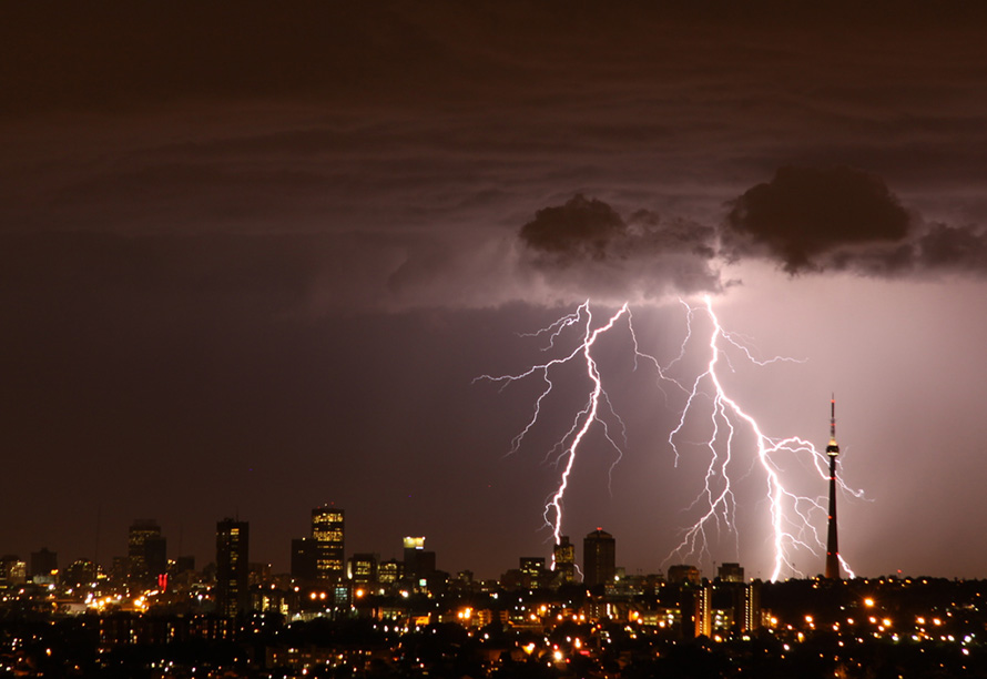 Lightning_over_Johannesburg.jpg