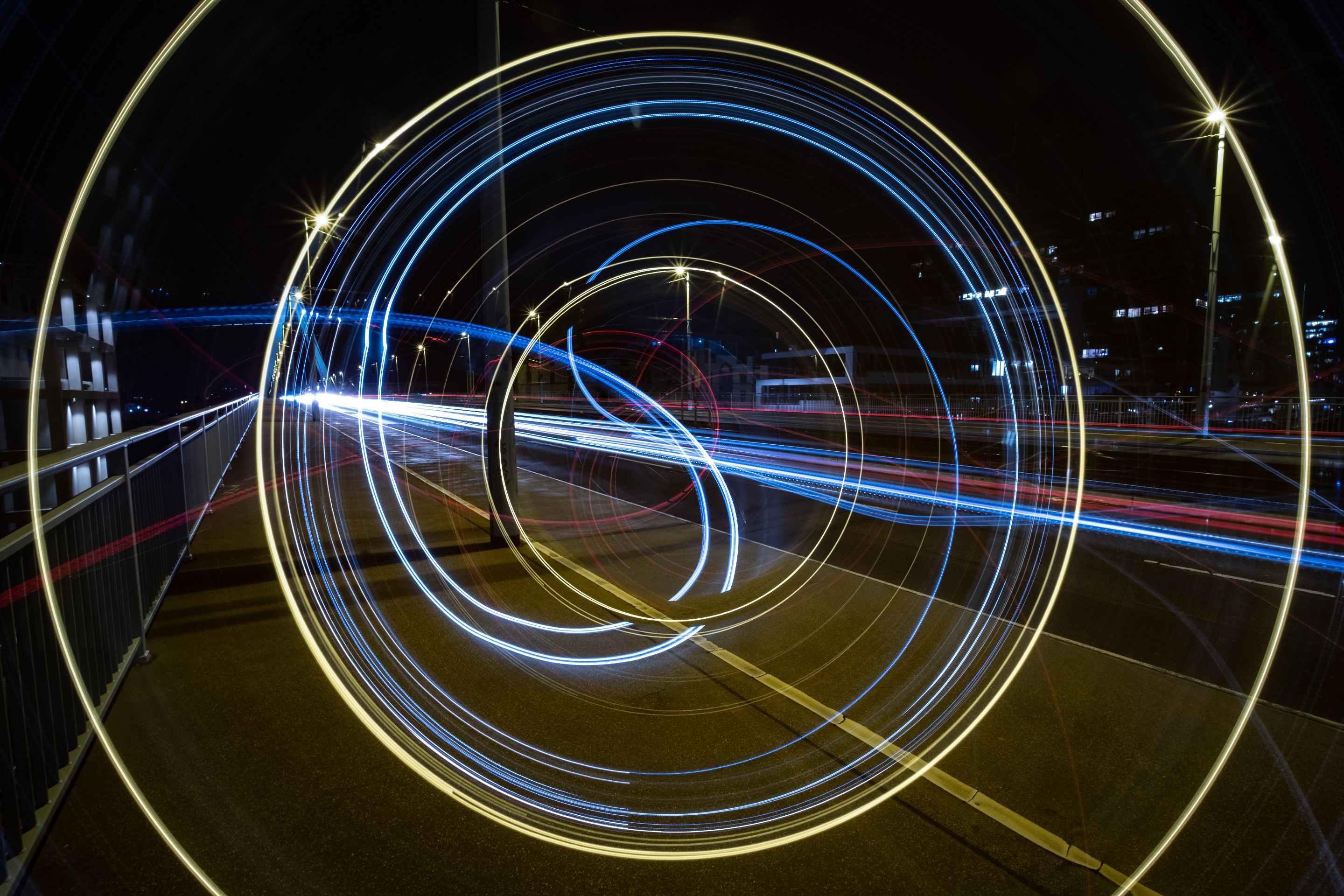 XT209769_Rotation_Severinsbruecke_Auto_Mandala.jpg