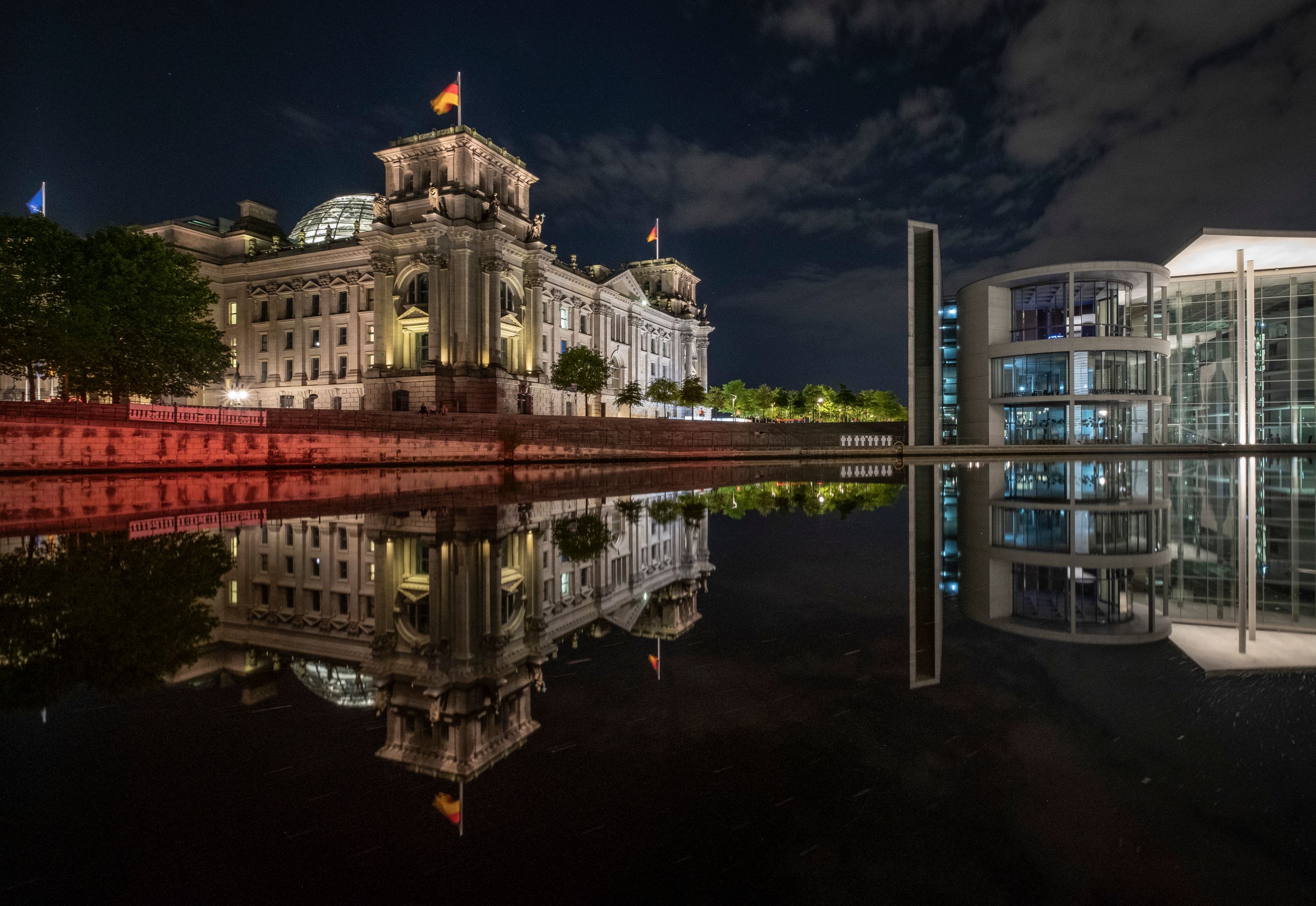 20250531_XT202465_Reflection_Reichstag_Berlin.jpg