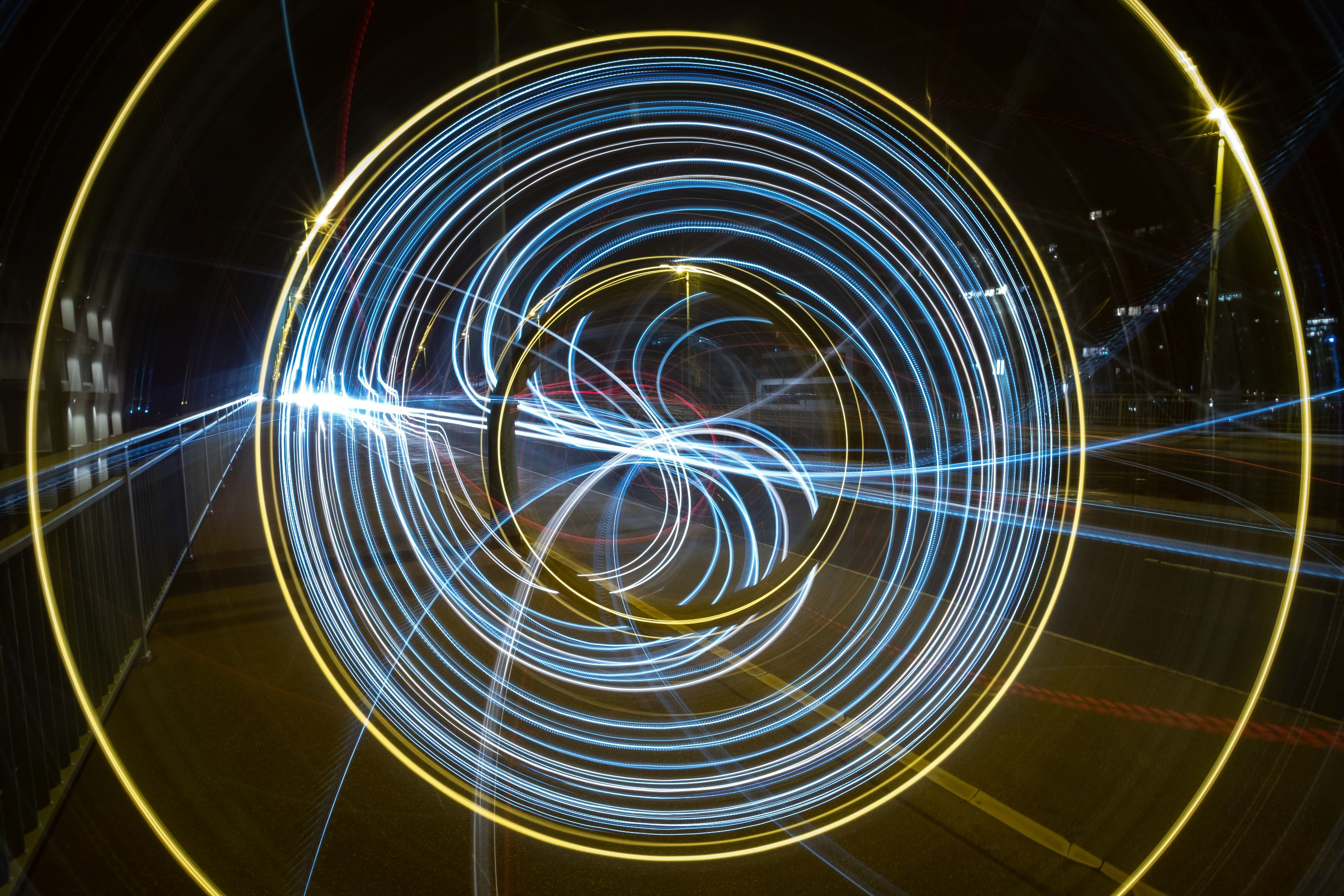 XT209768_Rotation_Severinsbruecke_Auto_Mandala.jpg