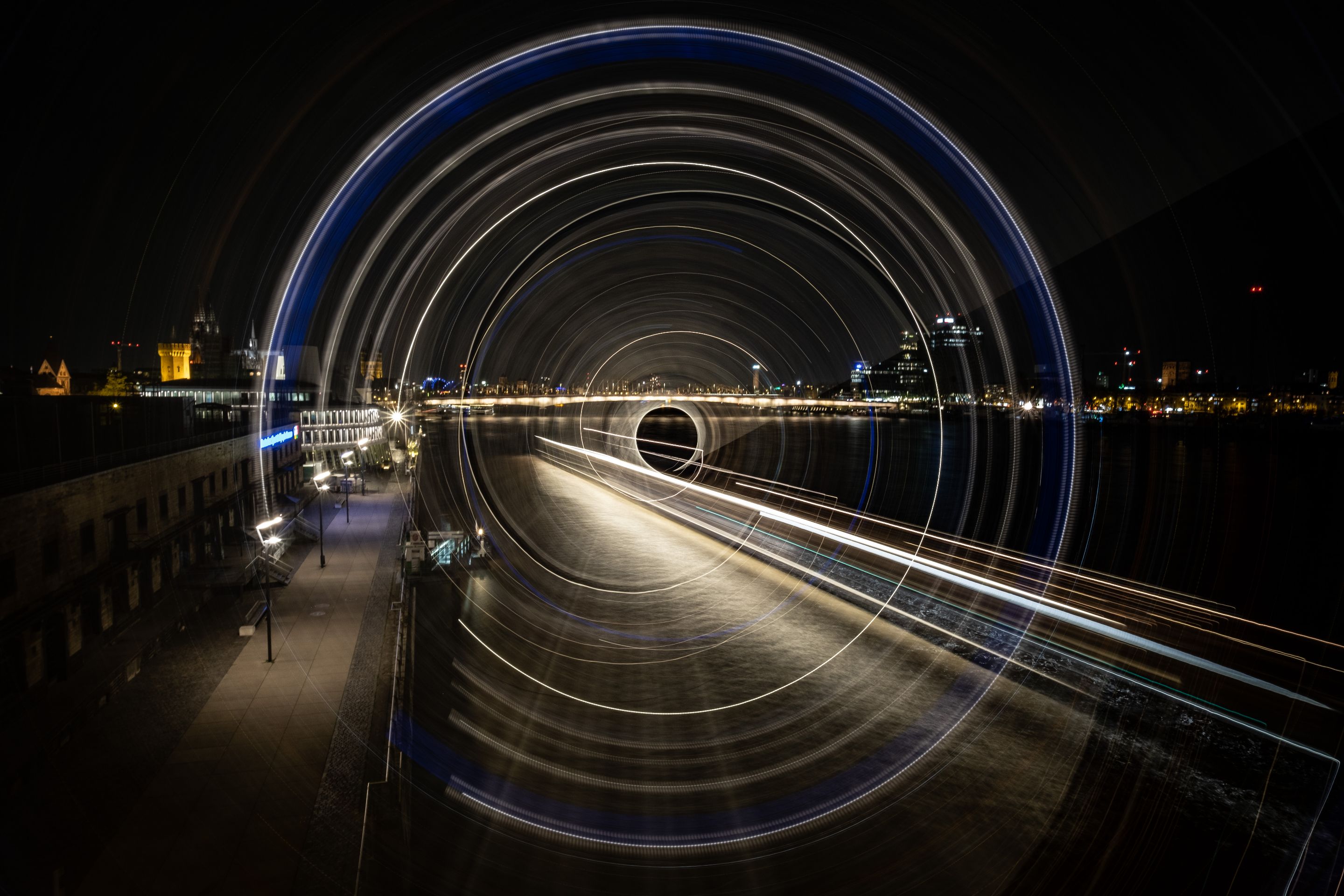 XT209772_Rotation_Rheinschiff.jpg