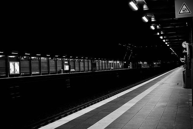 black-and-white-2274601_640.jpg