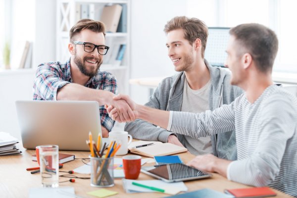 depositphotos_73022225-Business-people-shaking-hands.jpg