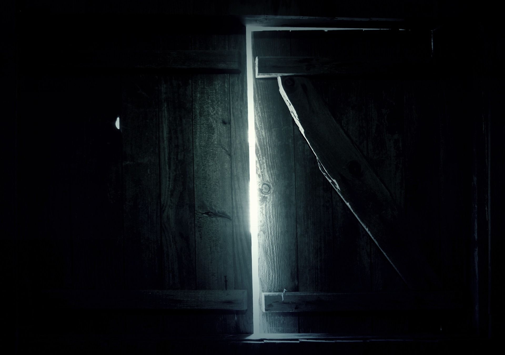 dark-1309884_1920.jpg