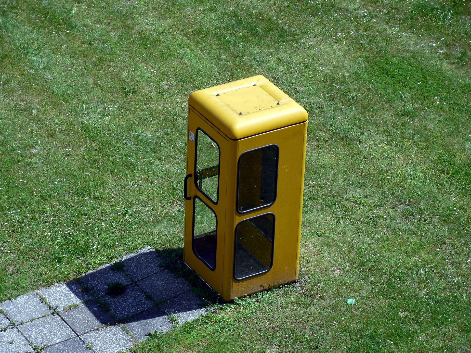 phone-booth-358352_1920.jpg