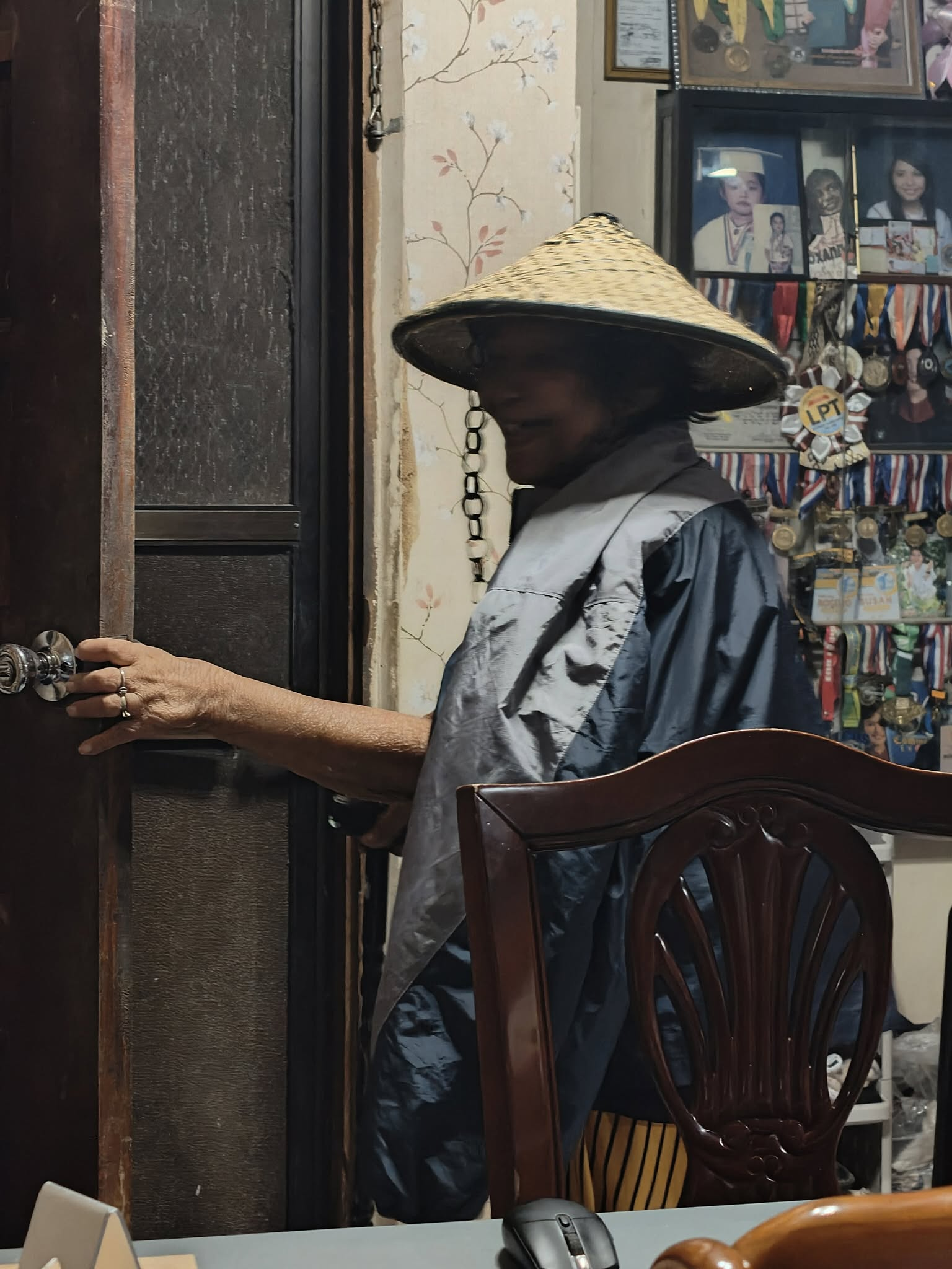 and despite all the pain she felt in her body and how cold the world is, she still wears that same warm smile on her face