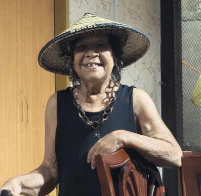 By this time, she already was missing her 'bukid' life, that she borrowed my 'salakot' from my previous job