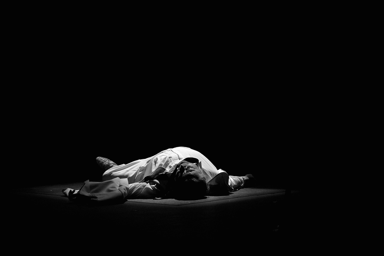 black-and-white-2595283_1280.jpg