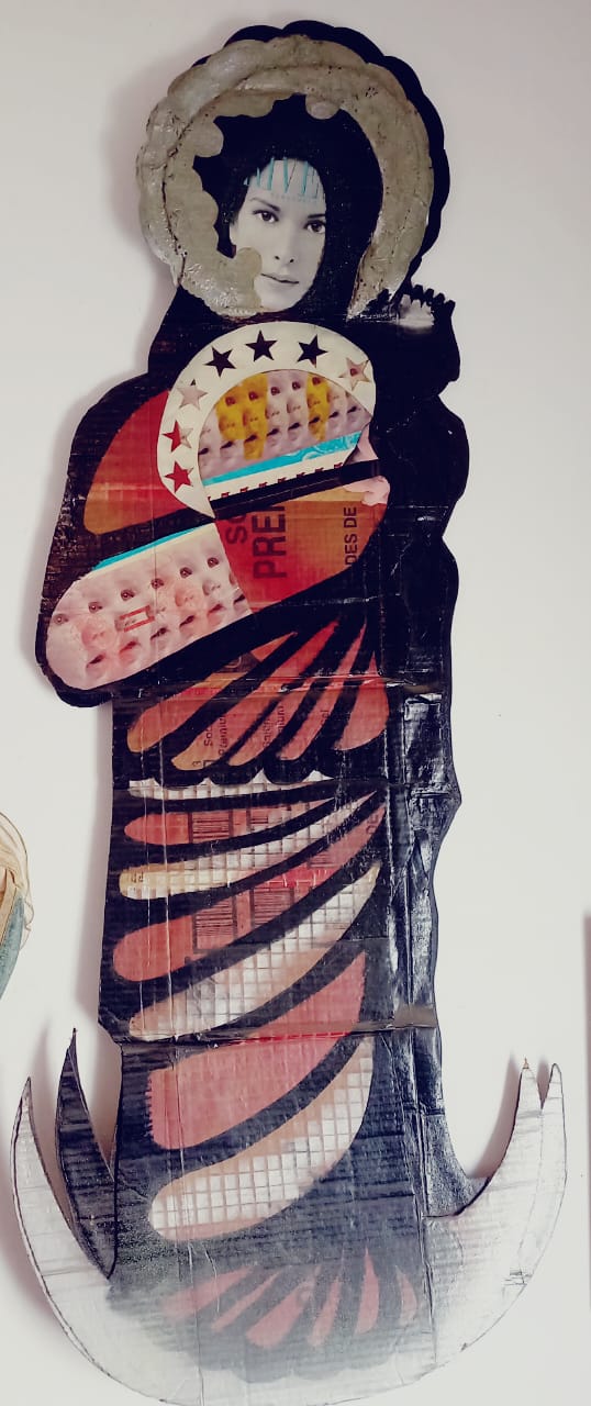 La Excelsa - collage sobre cartón corrugado, materiales diversos. Participó en el 1er Salón de la Cultura del Banco Occidental de Descuento en Maracaibo.jpeg