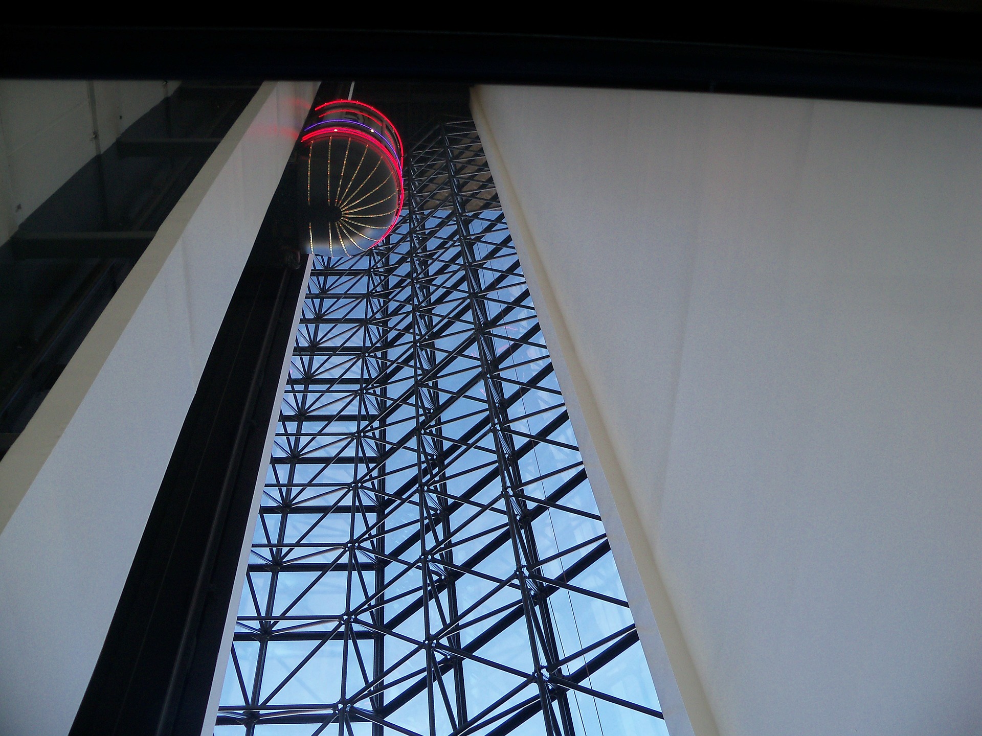 Multiple attackers in the elevator.jpg