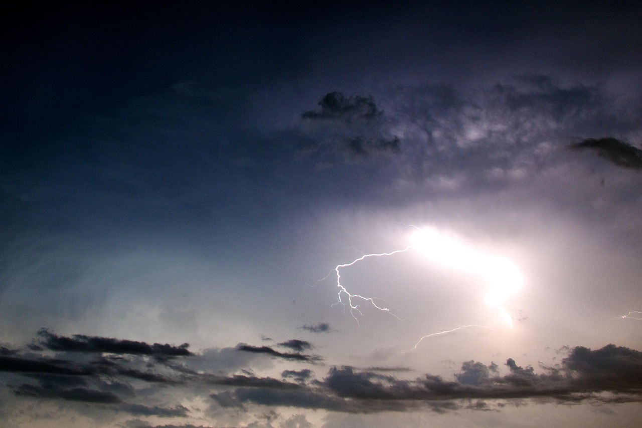 lightning-501896_1280.jpg