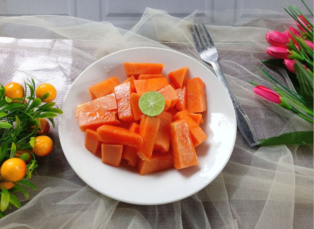 my way of snacking on papaya to make it fresher