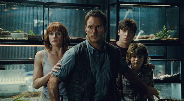 https://thepinkpunkproject.blogspot.com/2015/06/jurassic-world-2015-macho-alfa-busca.html