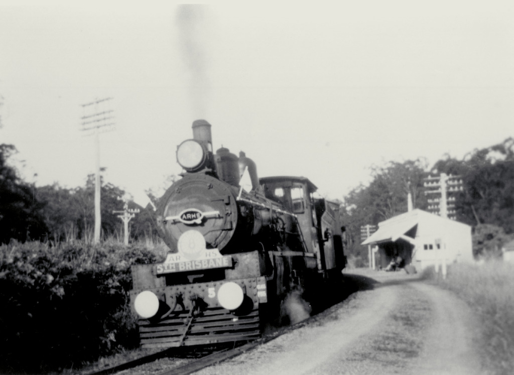 Ernest-Junction_last-train.jpg