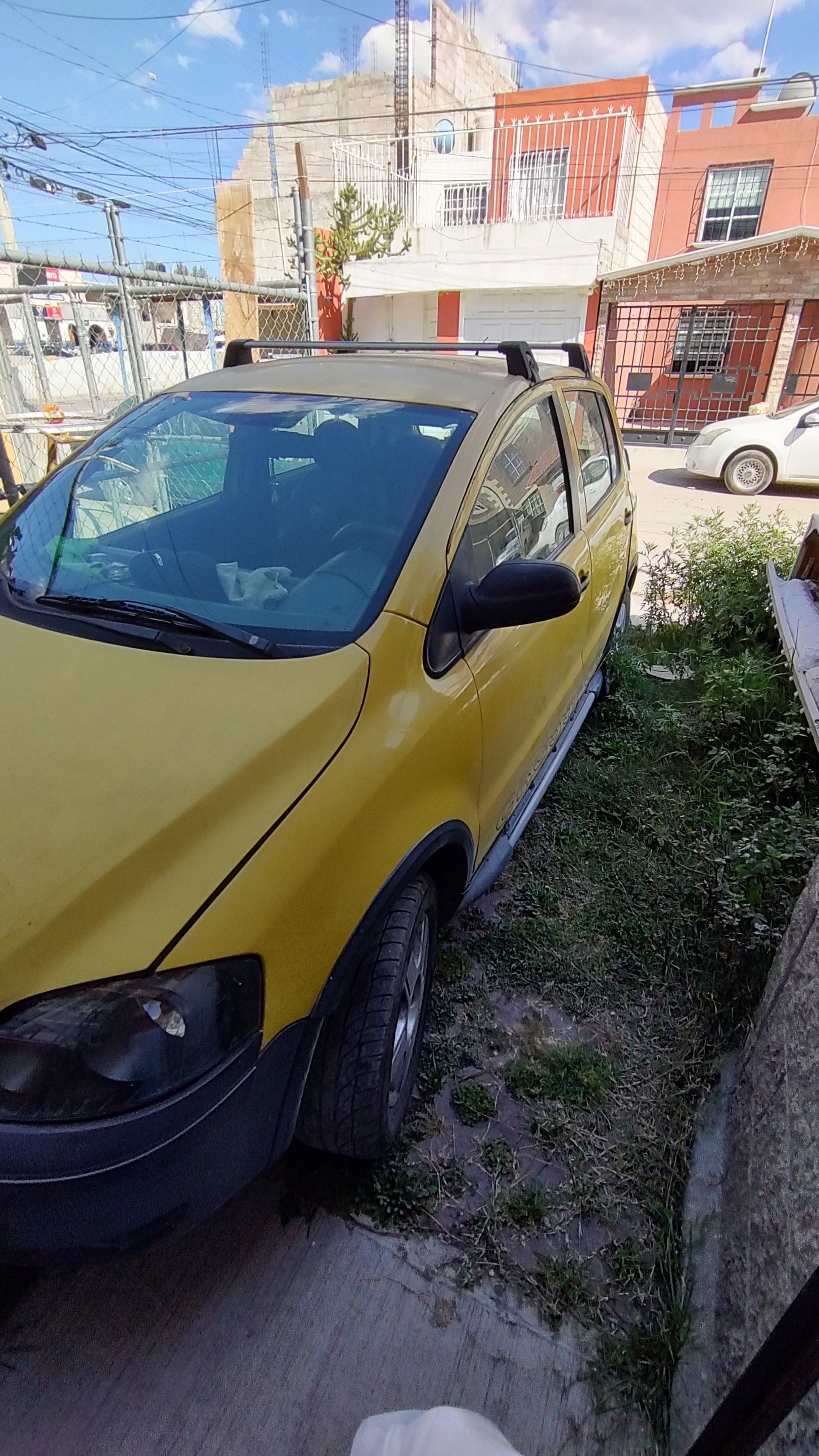 El auto de mi hermano que me presta para manejar - My brother's car that he lends me to drive