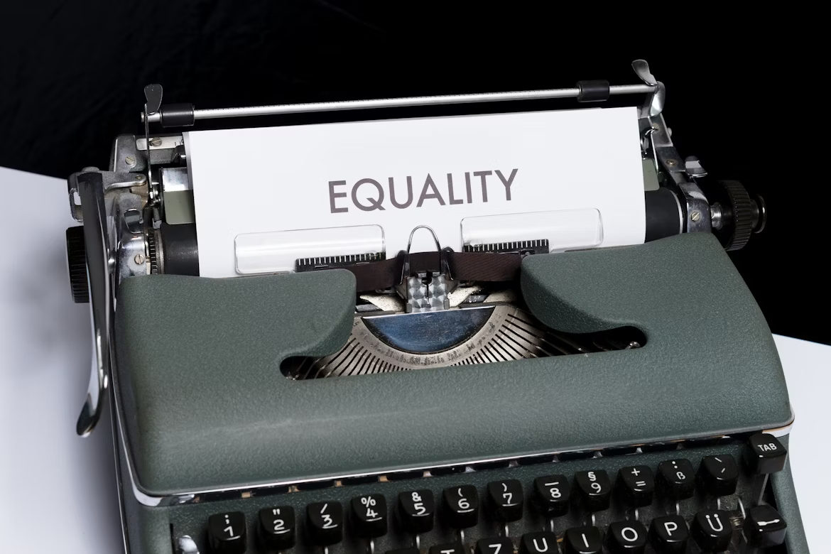 [EN/PT-BR] It is necessary to fight for financial gender equality.