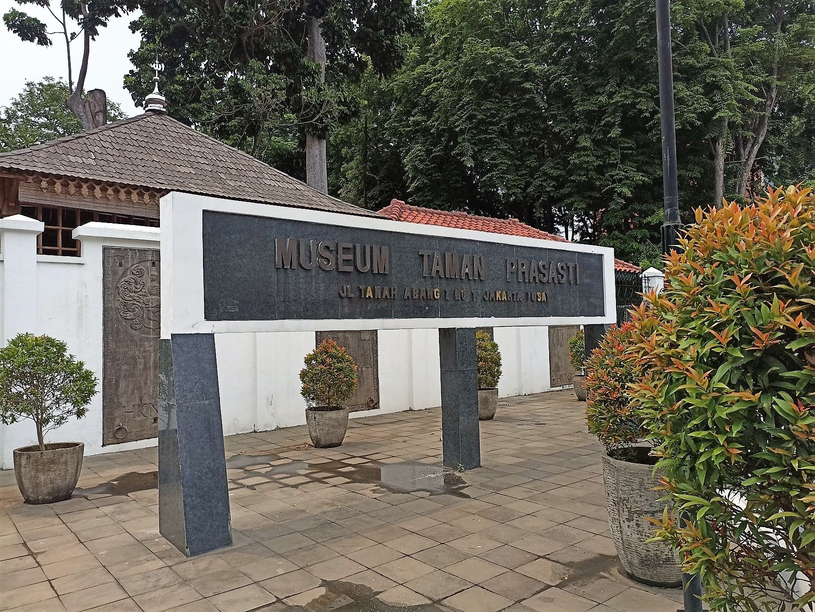 Museum Taman Prasasti 01.jpg